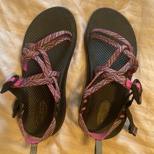 Chaco hiking sandals for your active girl! Size 5. Adjustable!